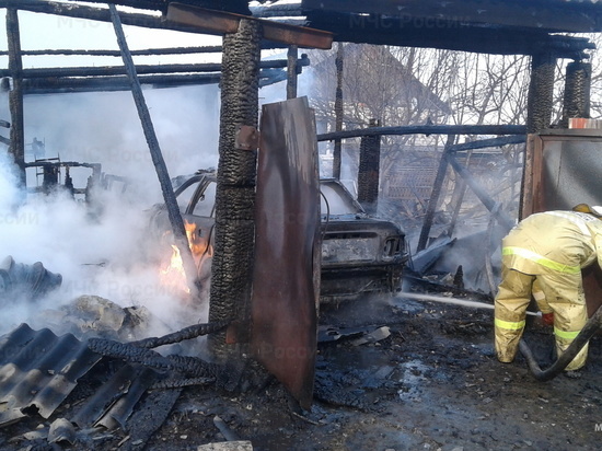 Еще в двух уральских поселках возникли пожары