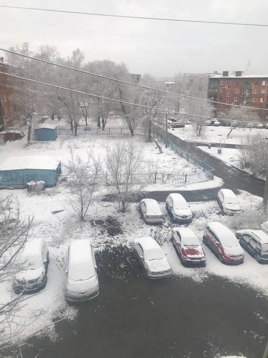 Пришла зима снова: новокузнечанин предупредил горожан об опасности на дорогах из-за снега