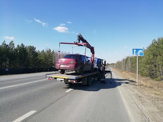 В Тюменской области сотрудники ГИБДД отправили автомобиль на спецстоянку