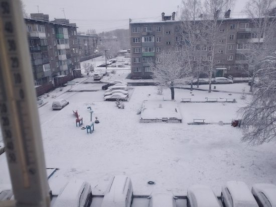 Ряд сибирских городов 26 апреля снова завалило снегом