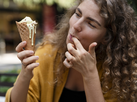 Сколько жителю Германии надо отработать, чтобы купить ванильное мороженое за 2,70 евро