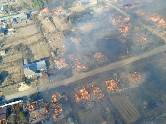Пожар уничтожил две сотни домов в поселках Свердловской области