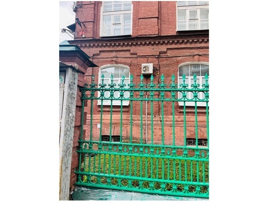 В Ярославле рабочие с перфораторами начали дробить фасад памятника культуры