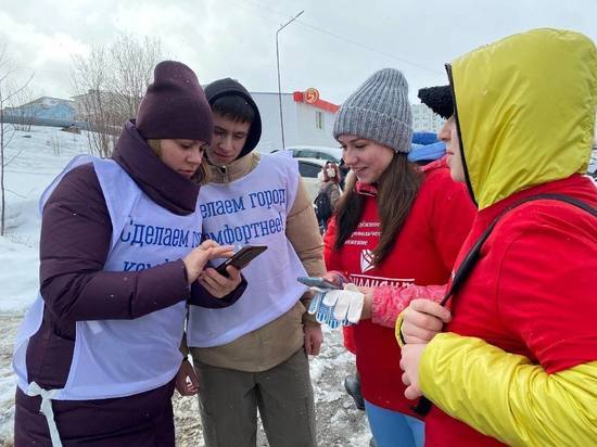 Волонтеры помогают северянам проголосовать за объекты благоустройства