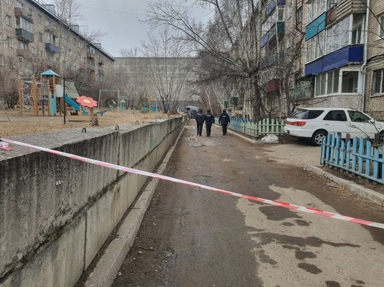 Полиция оцепила жилой дом в Чите из-за бытового инцидента