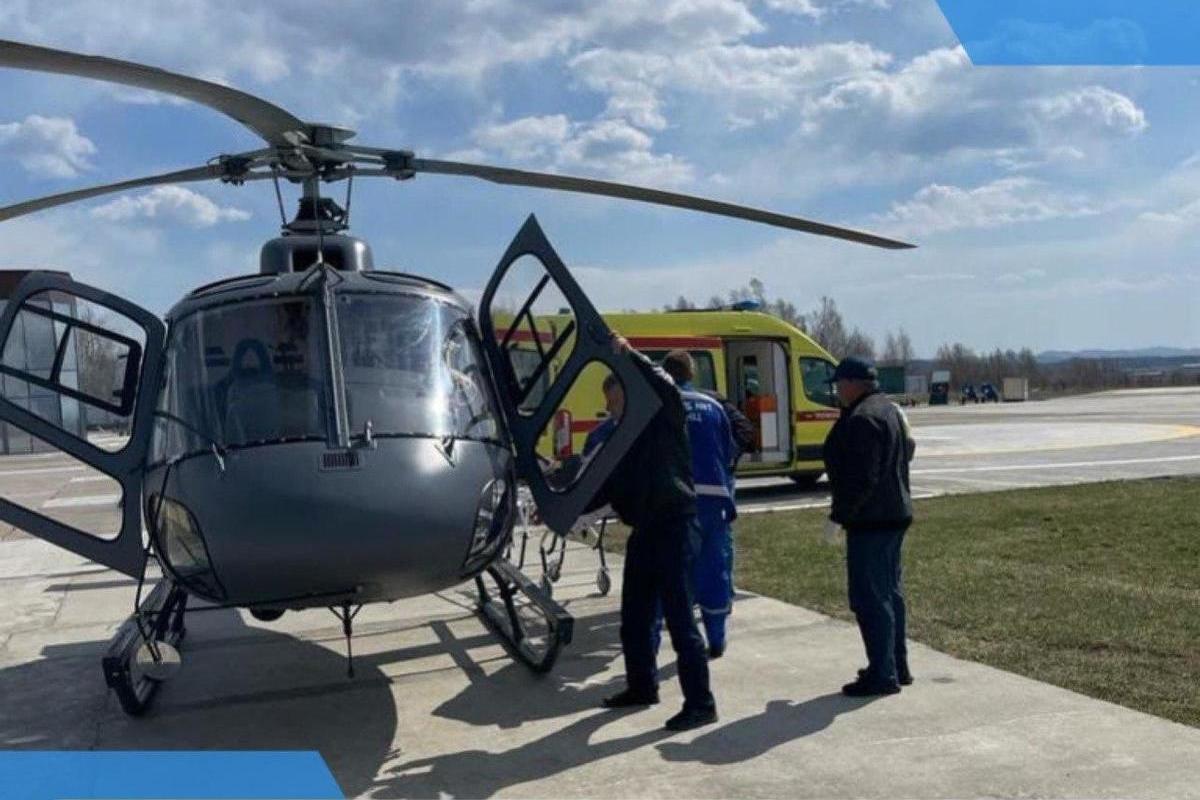 Новорожденного малыша в тяжелом состоянии доставили на вертолете во  Владивосток - МК Владивосток