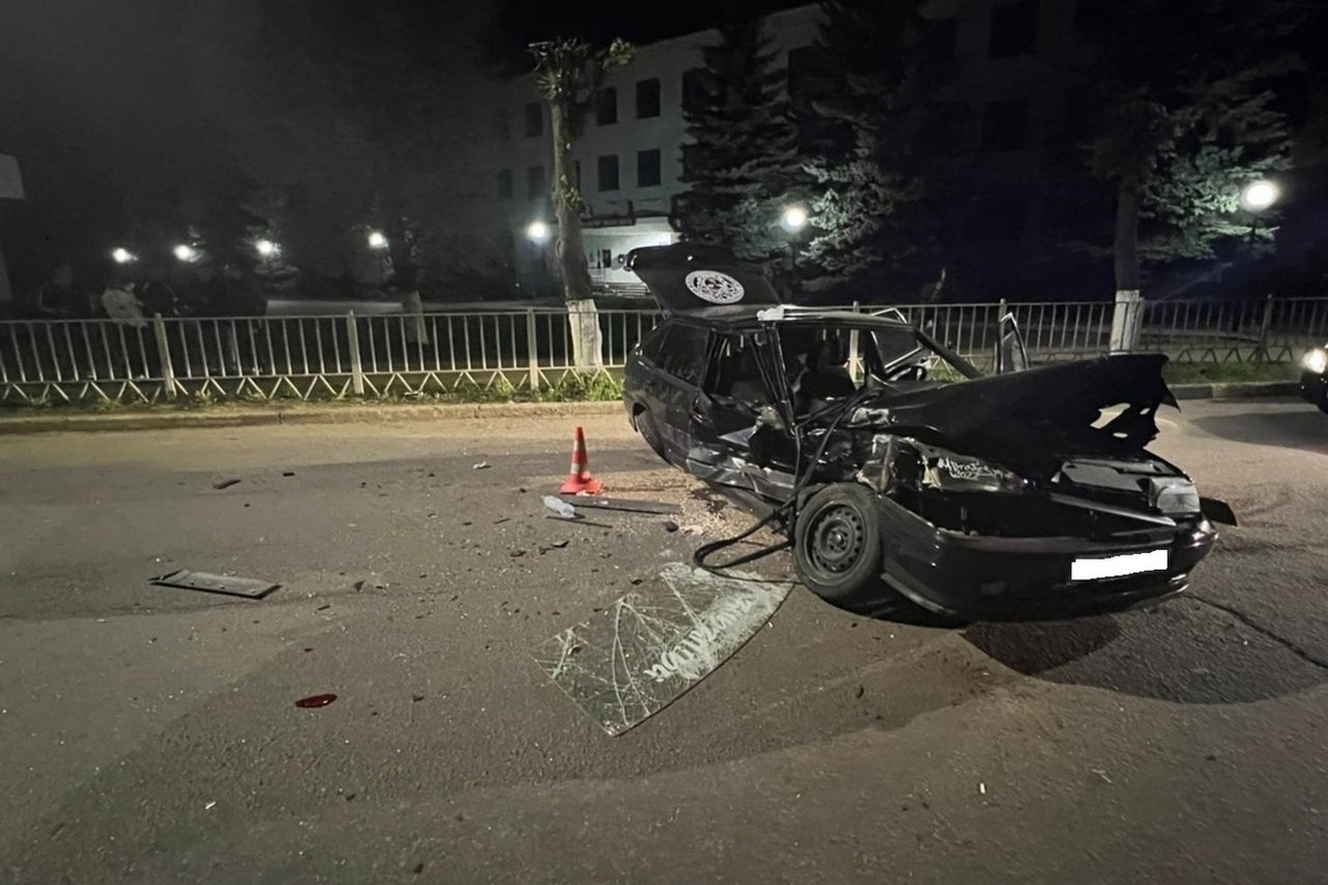 Во Мценске автомобилист не справился с управлением и попал в аварию - МК  Орел