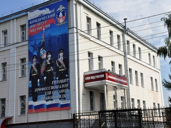 Барнаульских студентов эвакуировали после сообщения о минировании