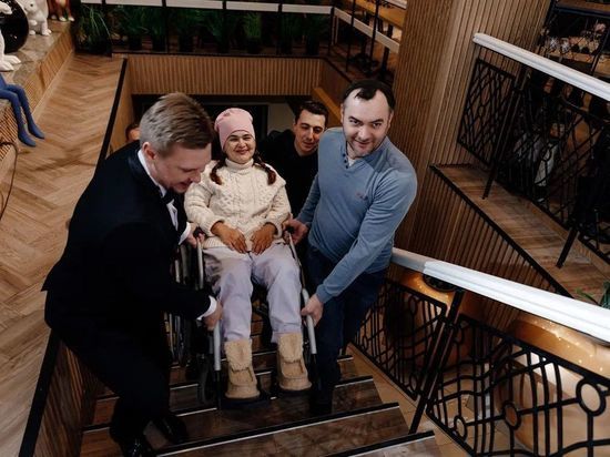 В Новосибирске женщина на инвалидной коляске организует свадьбы
