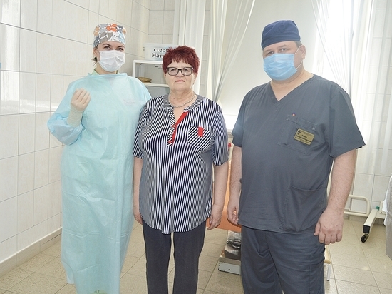 В Муравленко хирург избавил пенсионерку от 30-летней большой грыжи