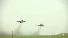 Кадры боевого вылета штурмовиков Су-25: уничтожена техника ВСУ