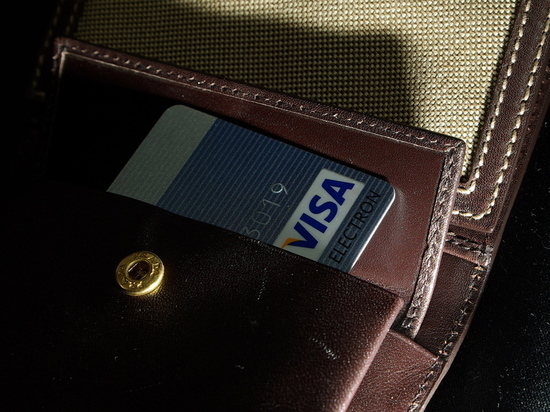 Мурманчанин рискует сесть на шесть лет за оплату покупок чужой банковской картой