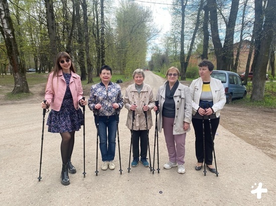 Смоленские волонтеры-медики провели тренировку с членами клуба «Золотой возраст»