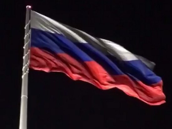 В Красноярске на Николаевской сопке вновь появился 100-метровый флаг