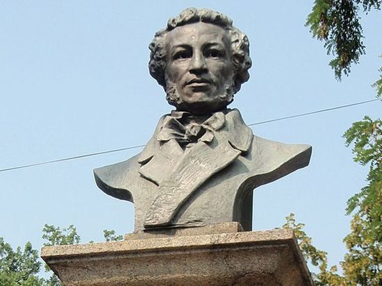 В Россотрудничестве прокомментировали снос памятника Пушкину в Риге