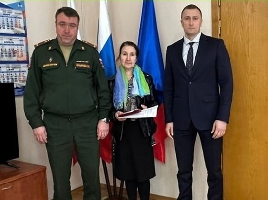 Матери ростовчанина, погибшего в ходе СВО, вручили орден Мужества