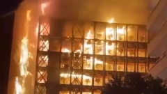 Очевидцы сняли на видео крупный пожар в элитном жилом комплексе в Турции