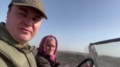 Бабушка, возившая врио омского губернатора Хоценко, стала звездой соцсетей: видео