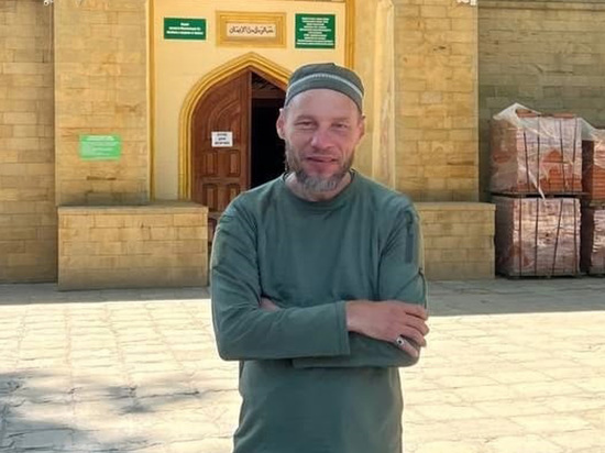 Священник после гибели матери в храме принял ислам и пошел пешком в Мекку