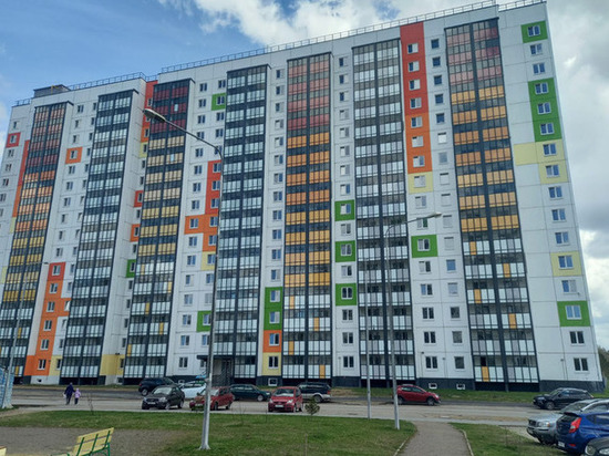 Более 400 человек получили ключи от нового корпуса проблемного ЖК «Радужный» во Всеволожске