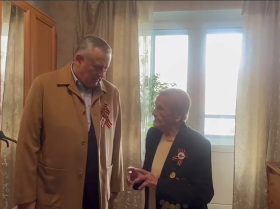 Дрозденко поздравил 99-летнюю участницу Великой Отечественной войны с наступающим Днем Победы