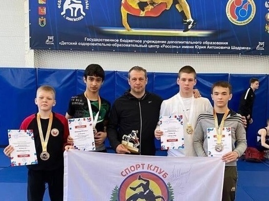 Архангельские спортсмены завоевали четыре медали международного турнира по вольной борьбе