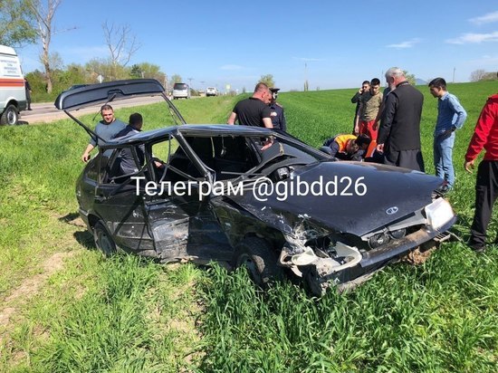 На трассе «Минводы – Суворовская» начинающий водитель спровоцировал ДТП, трое пострадавших