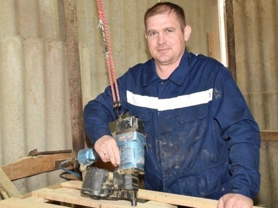Белгородец заключил соцконтракт и начал делать деревянные поддоны
