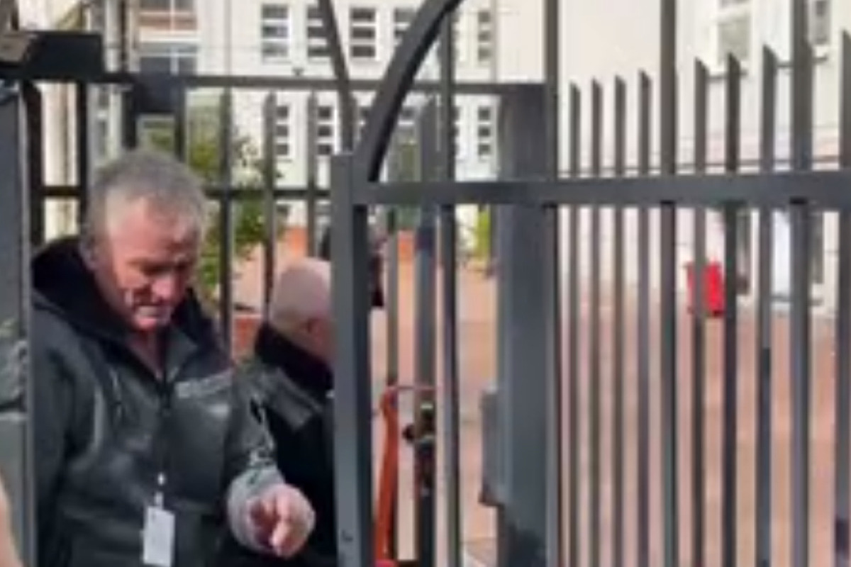Польская полиция ворвалась в здание школы при российском посольстве в Варшаве
