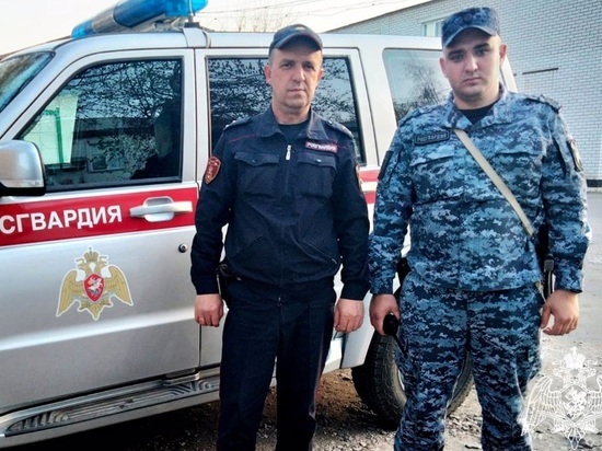 Алтайские росгвардейцы помогли эвакуировать людей из горящего магазина в Славгороде