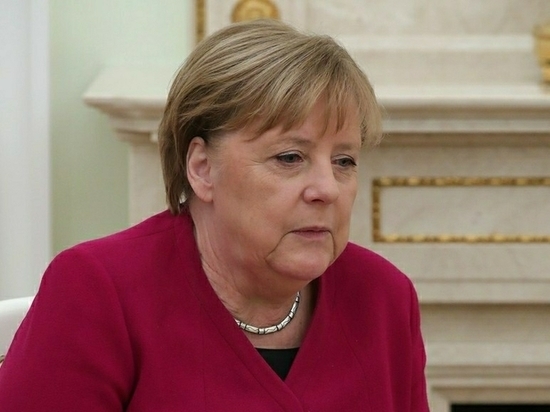 Экс-канцлер Германии заявила, что хотела решить украинский конфликт мирным путем