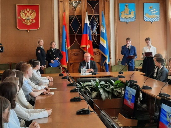 День российского парламентаризма в Костроме отметили выдачей паспортов 13-ти школьникам