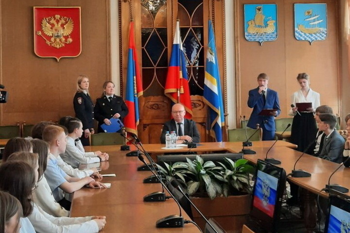 День российского парламентаризма в Костроме отметили выдачей паспортов 13-ти школьникам