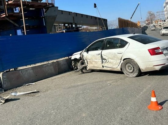В Новосибирске на Димитровском мосту образовалась 10-балльная пробка после ДТП