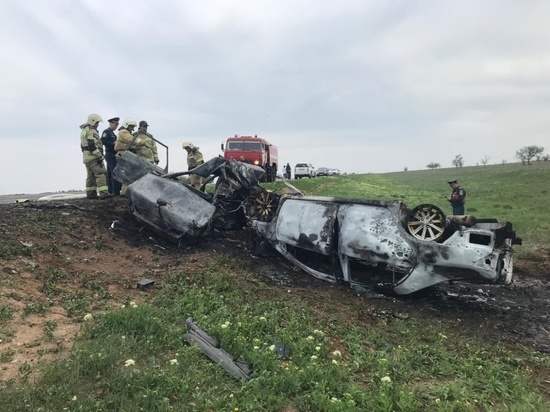 В Калмыкии устанавливают обстоятельства ДТП со смертельным исходом