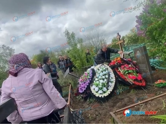 Утонувшую в водосточном коллекторе учительницу похоронили в Ростове