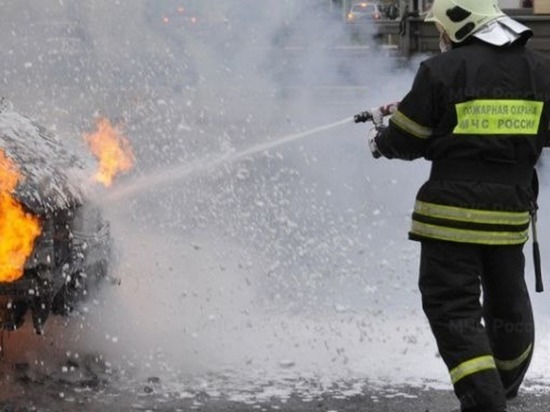 Автомобиль горел на дороге Невельск — Томари — аэропорт Шахтерск на Сахалине