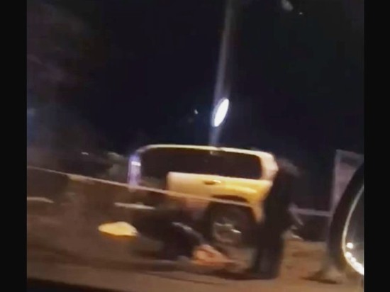Два человека погибли в снесшем бетонный забор внедорожнике в Чите