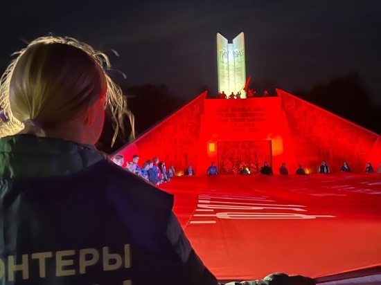 Патриoтический флешмoб в Реадoвскoм парке открыл череду майских праздников