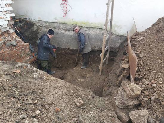 Свистульку XVIII века нашли на раскопках в Пскове возле церкви Архангела Михаила