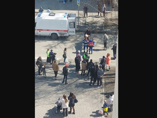 Ребенок на велосипеде попал под машину в одном из городов Кузбасса