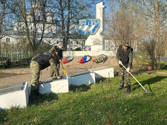 Новгородские следователи приводят в порядок воинские захоронения