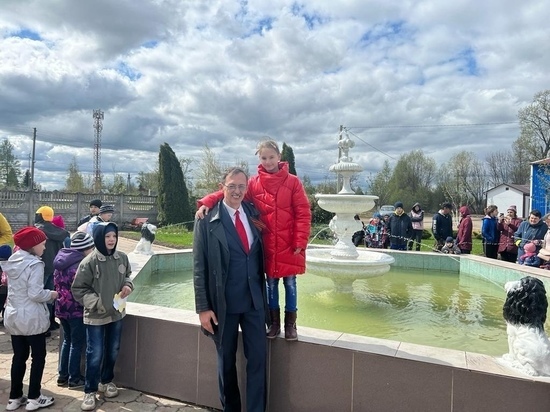 В Оленино Тверской области 1 мая включили фонтан