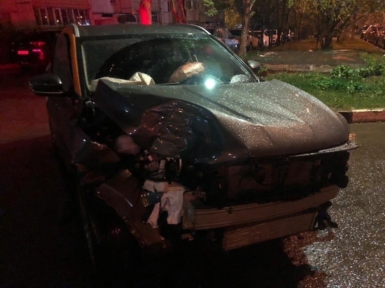 Подросток на авто каршеринга снёс 5 припаркованных машин в Подмосковье