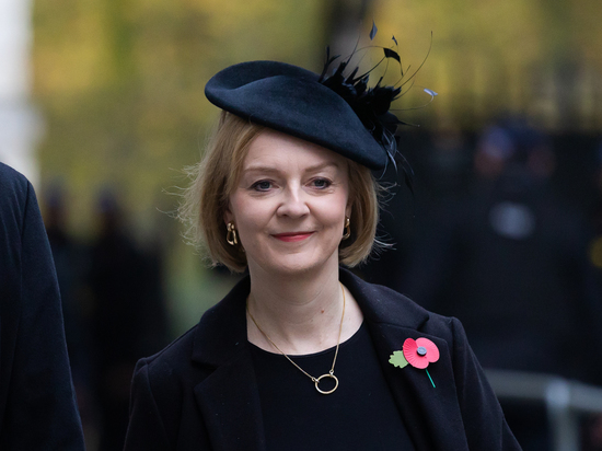 Times: Трасс вручили счет на 12 тыс. фунтов за 2022 год за исчезнувшие из ее резиденции вещи