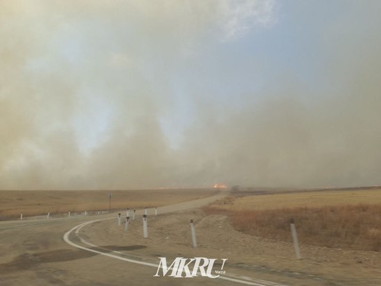 Пожар идет к поселку Маяк в Оловяннинском районе Забайкалья