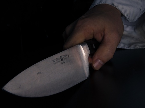 В Воронеже 30-летняя женщина в обиде на возлюбленного ударила его ножом в грудь