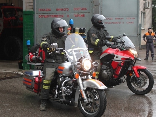 Спасатели на BMW и Harley-Davidson: мотогруппа МЧС начала патрулировать новгородские дороги