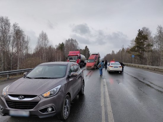 Пять автомобилей столкнулись на Шегарском тракте в Томске