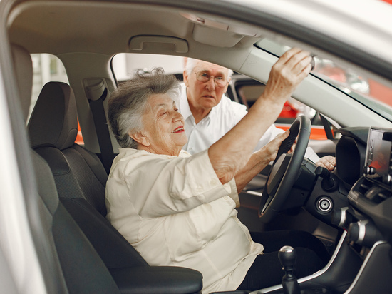 Пенсионеры за рулем — в Германии вновь обсуждают запрет вождения для пожилых